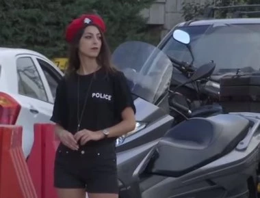Λίβανος: Φορώντας σορτς και γεμάτες μακιγιάζ οι γυναίκες αστυνομικοί εν ώρα υπηρεσίας! (βίντεο)